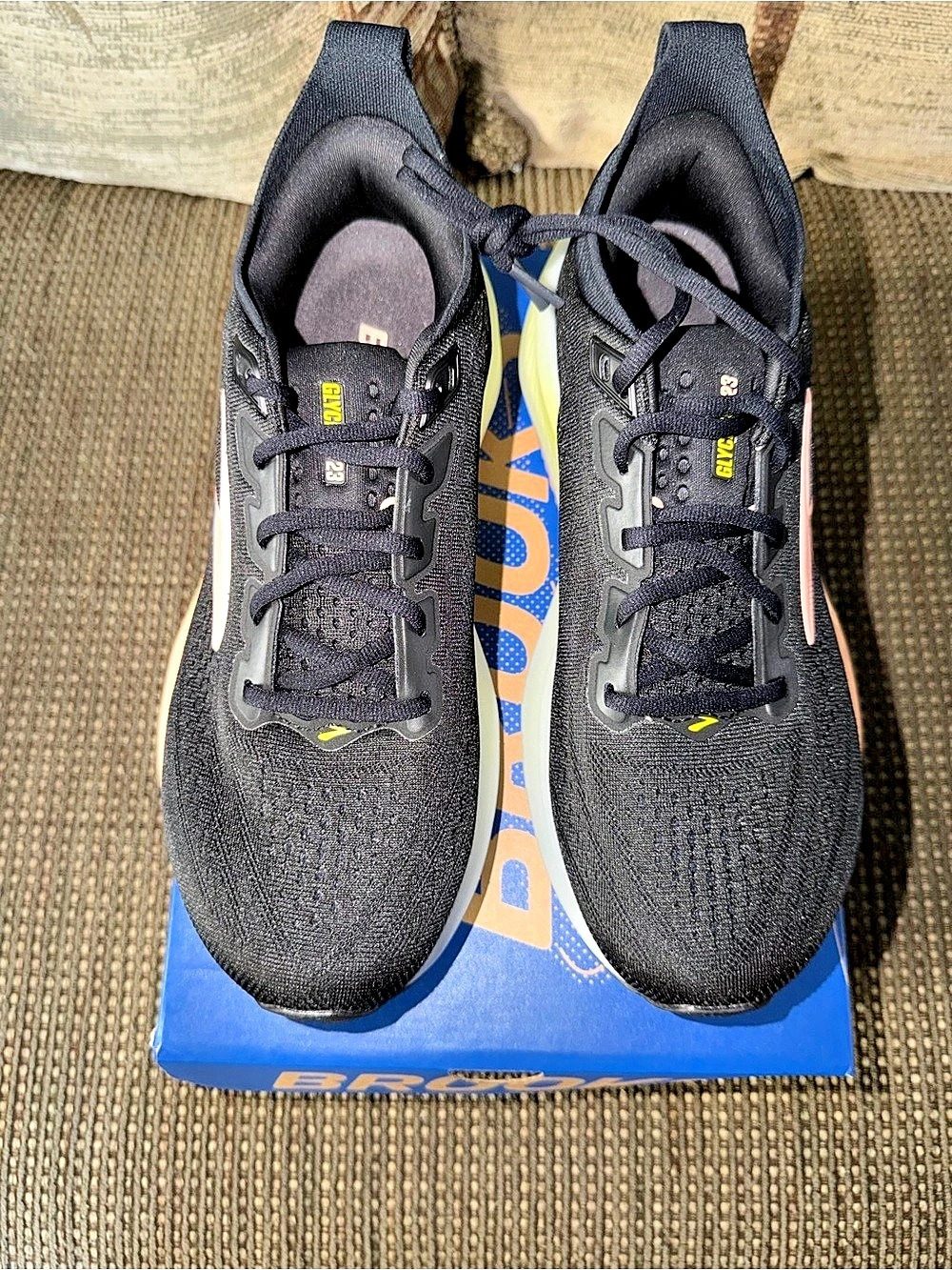 Brooks Glycerin 23 Women’s Running Shoes Black/Pink Lace-Up Low Top B